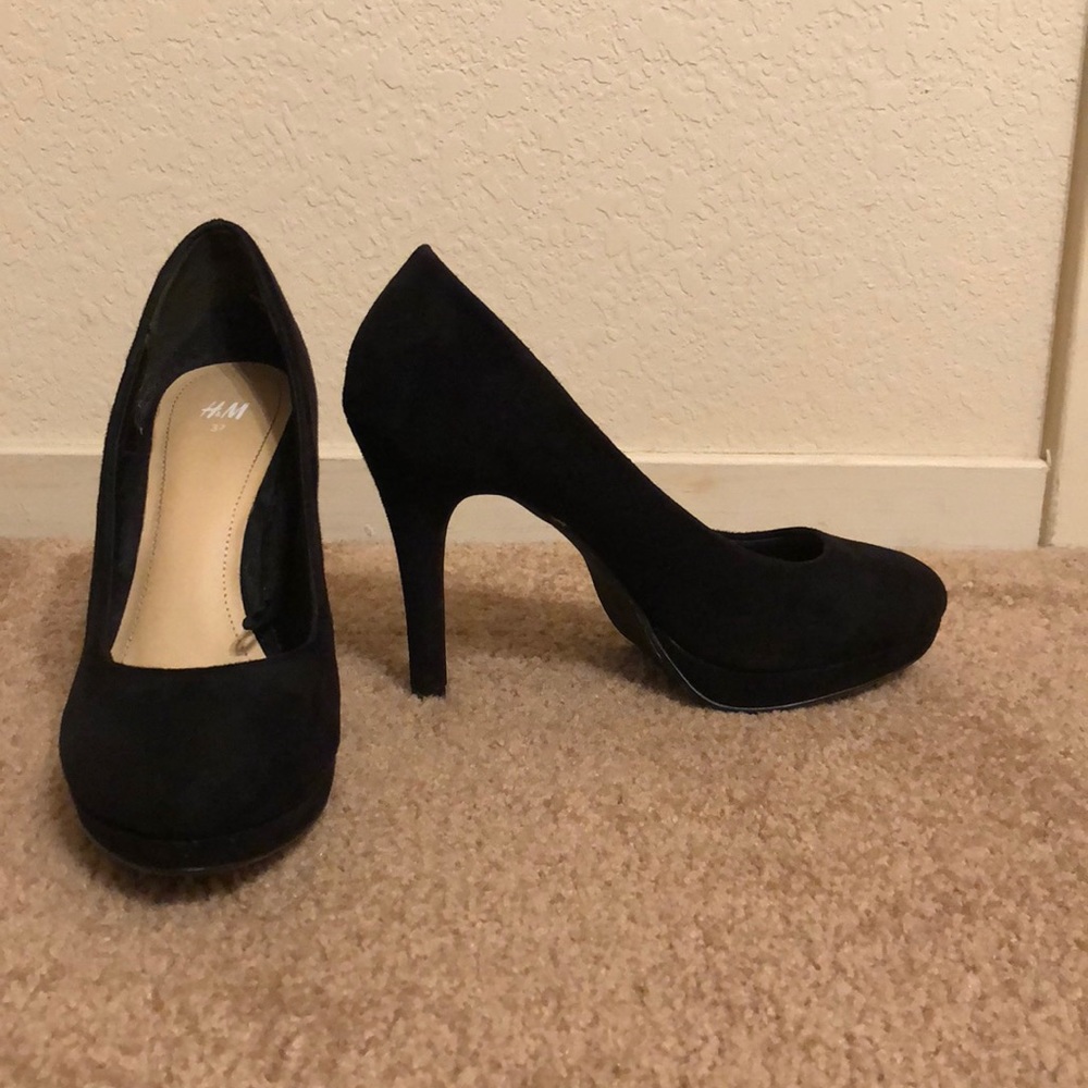 Black faux fur heels